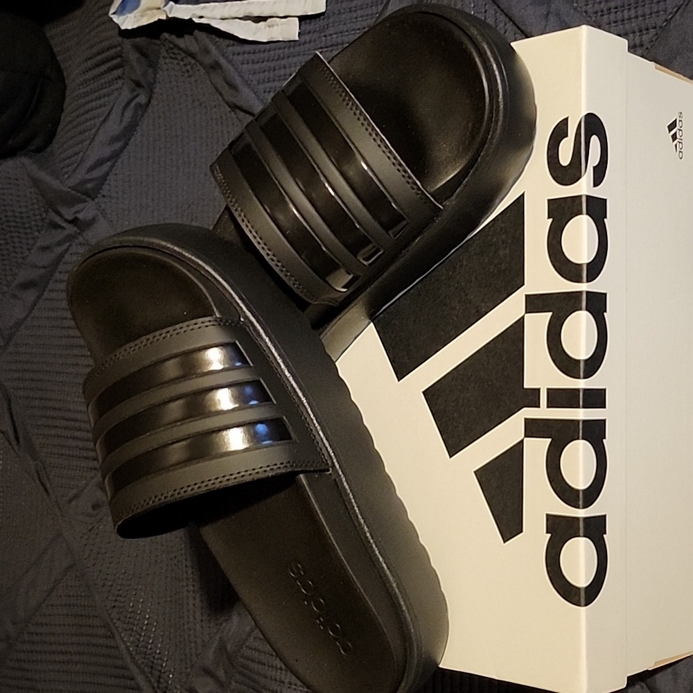 Womens sz 7 Adidas platform